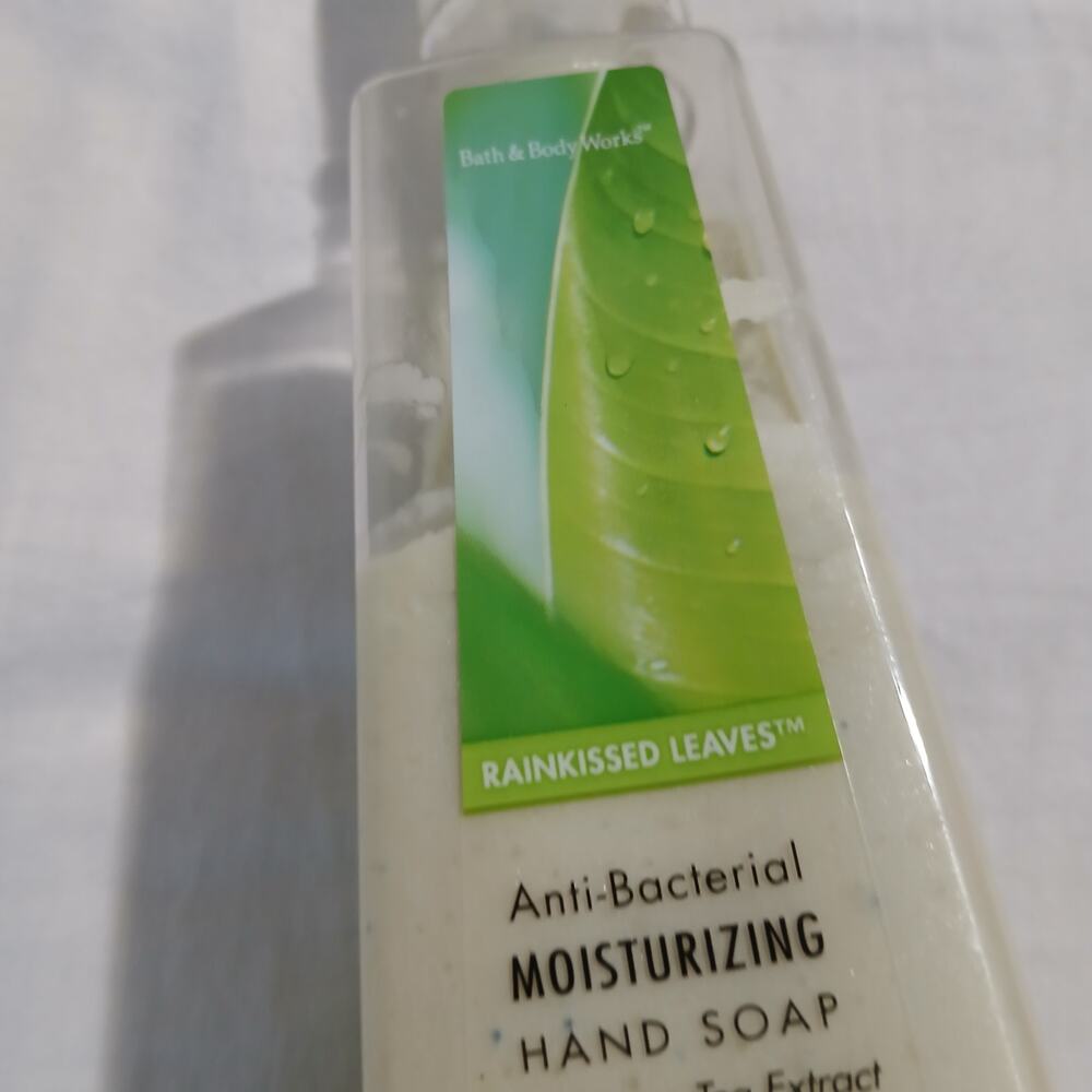Bath & Body Works Rainkissed Leaves Anti-Bacterial Moisturizing Hand Soap NEW